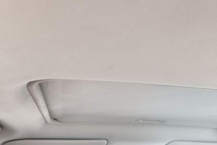 Used Mitsubishi Outlander 2019 2.0L Two-Wheel Drive Comfort Edition 5 Seats China VI Standard Headliner