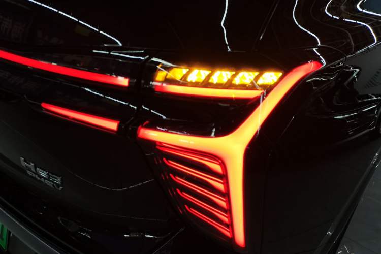 Used Hongqi HS3 PHEV 2025 Model 117km Jingwei Edition Right Rear Taillight
