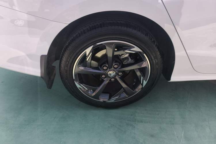 Used MG 5 2022 300TGI DCT Chao Yue Luxury Edition