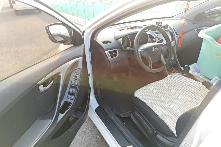 Used Hyundai Elantra (5th Generation / Langdong) 2015 1.6L Manual Leading Model