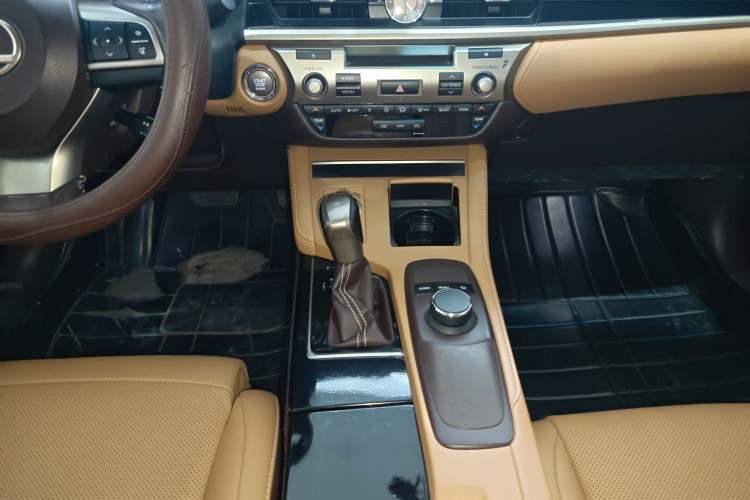 Used Lexus ES 2015 200 Elite Edition Gear Lever