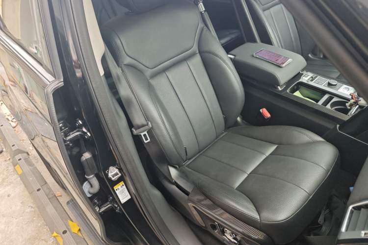 Used Land Rover Discovery 2018 3.0 SC V6 SE Right Front Seat