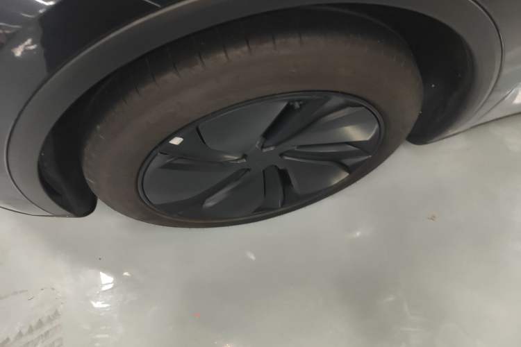 Used Tesla Model Y 2025 Rear-Wheel Drive First Edition Exterior 4