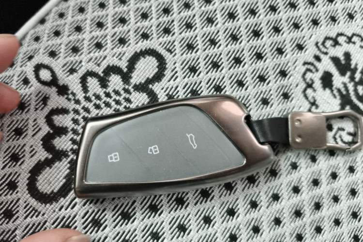 Used SAIC MAXUS Dana V1 2024 V1 Short Wheelbase Low-Roof Multi-Function Version (51 kWh)
