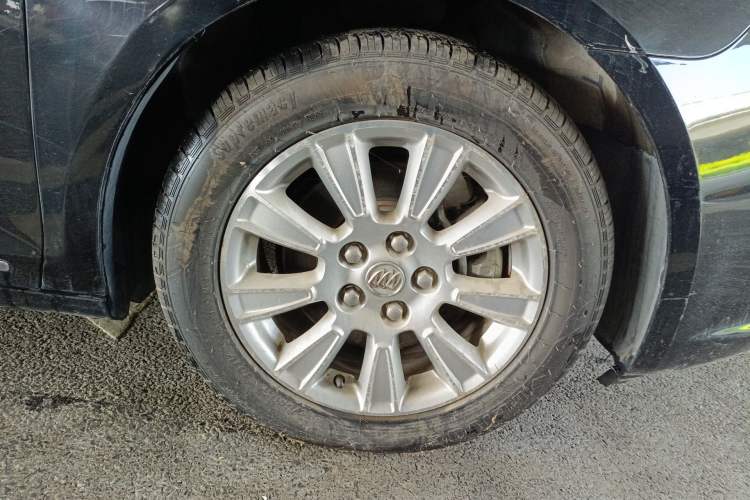 Used Buick LaCrosse 2012 2.4L SIDI Elegant Edition Right Front Wheel Hub