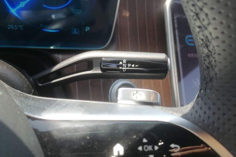 Used Mercedes-Benz EQE SUV 2024 500 4MATIC Pioneer Edition Gear Lever