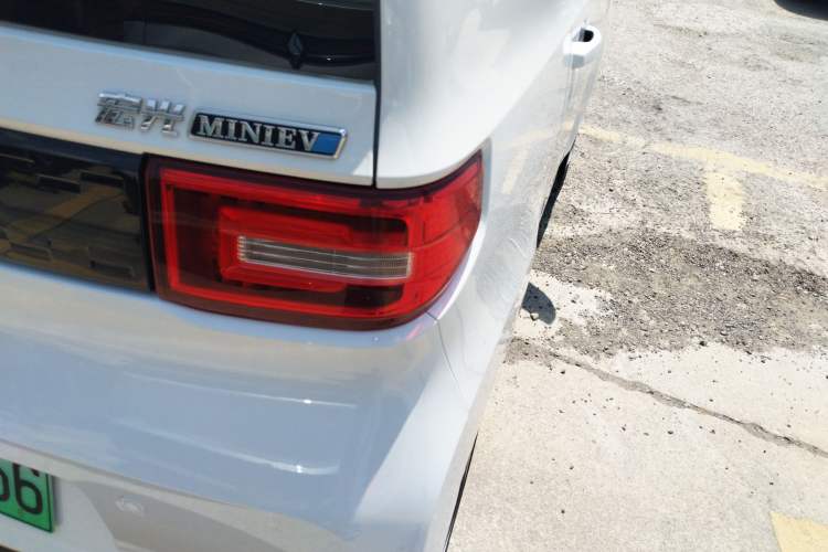 Used Wuling Hongguang MINIEV 2022 Macaron Fashion Edition Lithium-Nickel-Cobalt-Alpha-oxide Right Rear Taillight