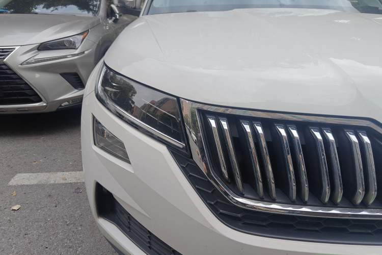 Used Skoda Kodiaq GT 2019 TSI330 Two-Wheel-Drive Luxury Edition China VI Standard Right Front Headlight