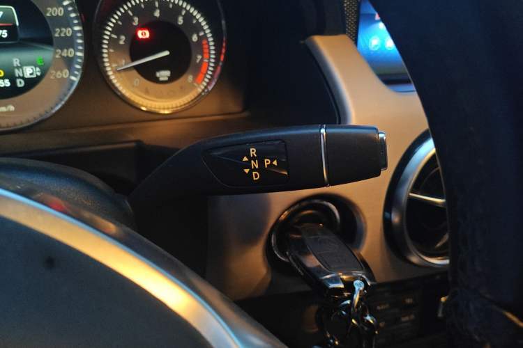 Used Mercedes-Benz GLK-Class 2015 GLK 260 4MATIC Dynamic Edition Ultimate Version Gear Lever