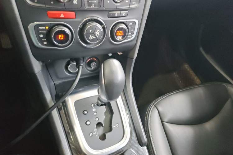 Used Citroen C4L 2014 1.6THP Intelligent Drive Automatic Dynamic Model Gear Lever