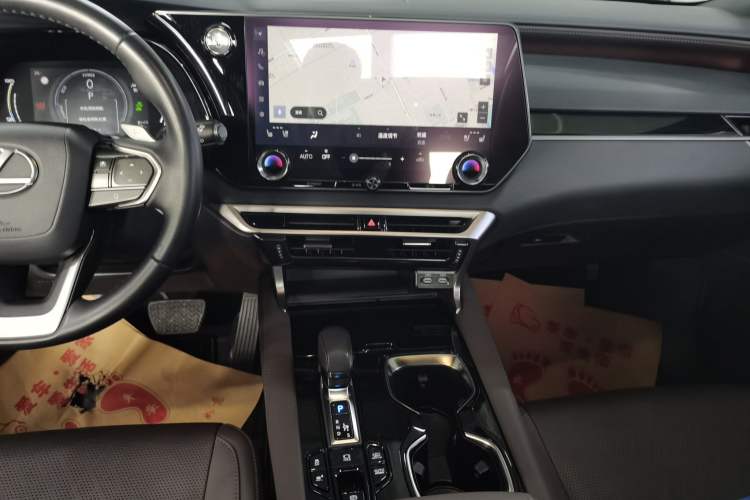 Used Lexus RX New Energy 2023 450h+ Four-Wheel Drive Enjoyment Edition Audio And AC Panel