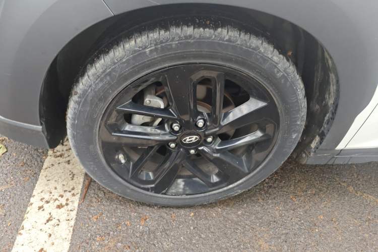 Used Hyundai ENCINO 2018 1.6T Dual-Clutch ZhiPao Edition China V Standard Left Front Wheel Hub