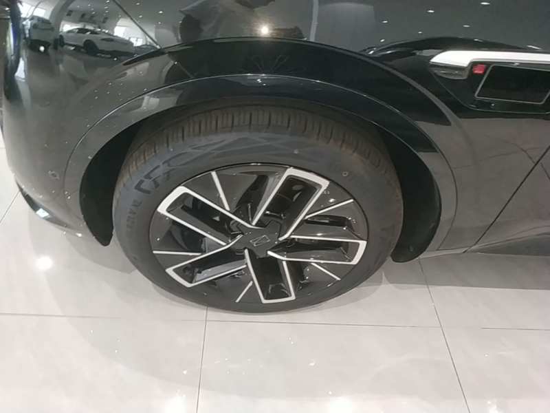 Used Avatr 11 2025 Max All-Electric Four-Wheel Drive — 22