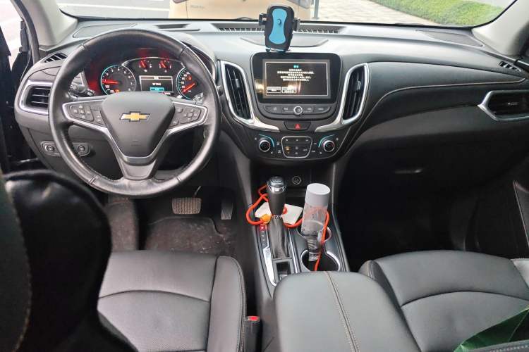 Used Chevrolet Equinox 2018 RS 550T Automatic All-Wheel-Drive Boundary Edition Center Console