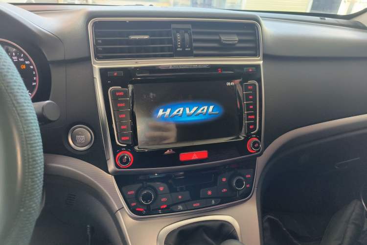 Used Haval M6 2018 1.5T Manual Two-Wheel Drive Urban Model Audio And AC Panel