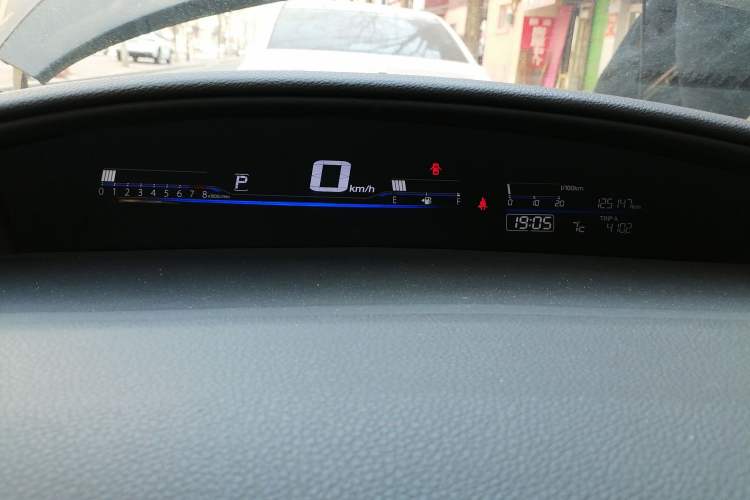 Used Honda Jade 2017 1.8L automatic Comfort version 5 seats
