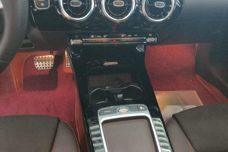 Used Mercedes-Benz CLA 2024-Year Facelifted CLA 200