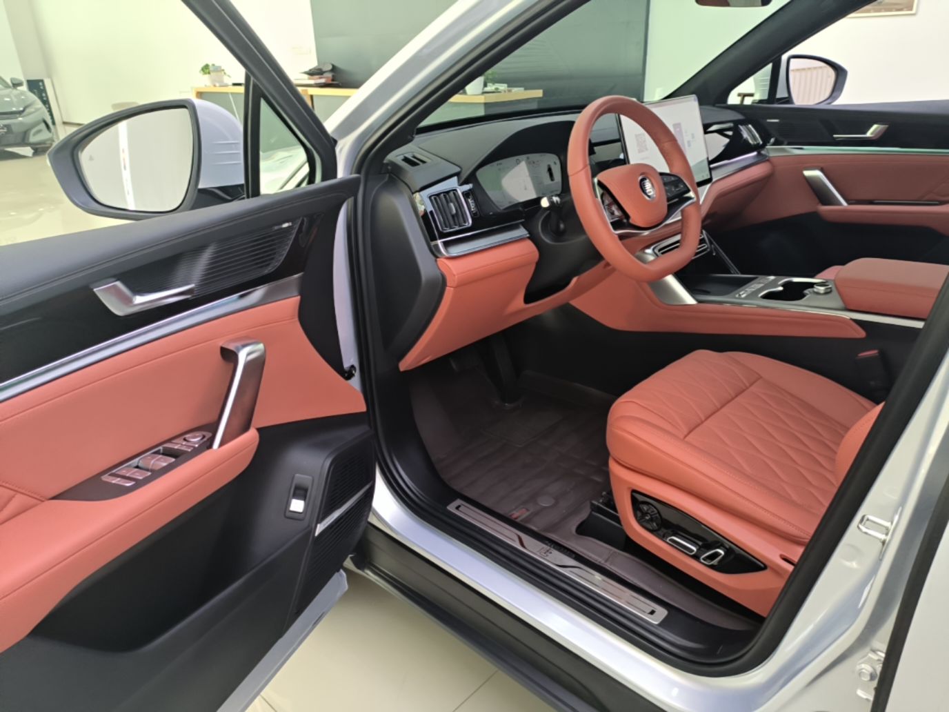 BYD Tang New Energy 2025 Model Smart Drive Version DM-i 175KM Prestige Version — снимка 18