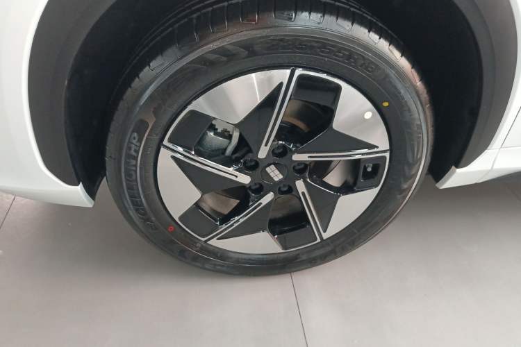 Used Geely Galaxy E5 2026 Model 530km Launch Edition Left Front Wheel Hub