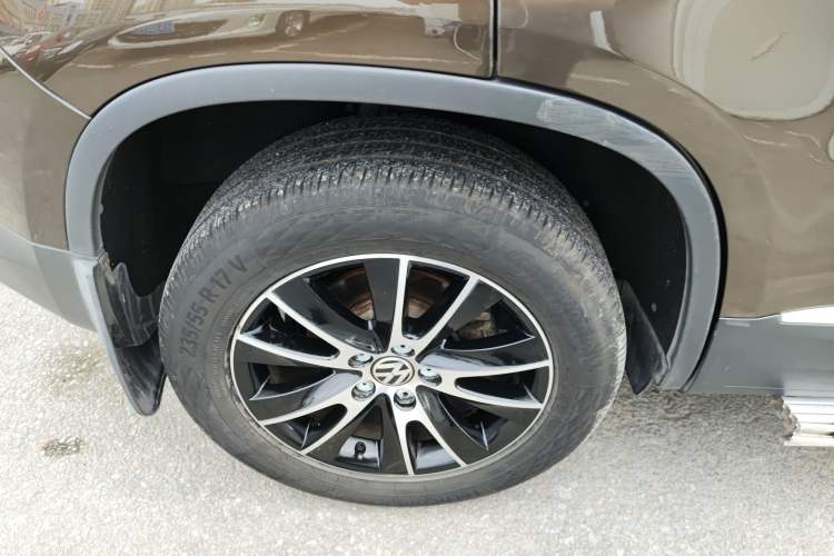 Used Volkswagen Tiguan 2015 1.8TSI Automatic All-Wheel-Drive Luxury Model Right Rear Wheel Hub