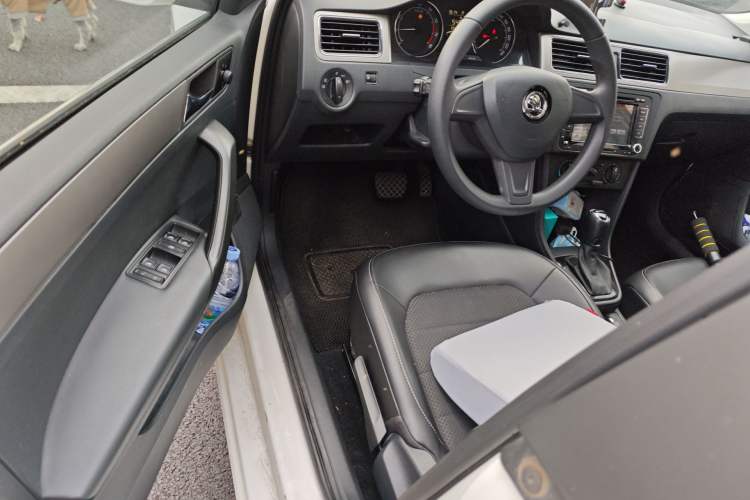 Used Skoda Rapid Spaceback 2016 Revised 1.6L Automatic Chuanxing Version Driver Seat