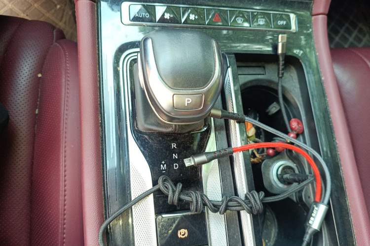 Used Hongqi H5 2023 2.0T Automatic Smart Connect Flagship Edition Gear Lever