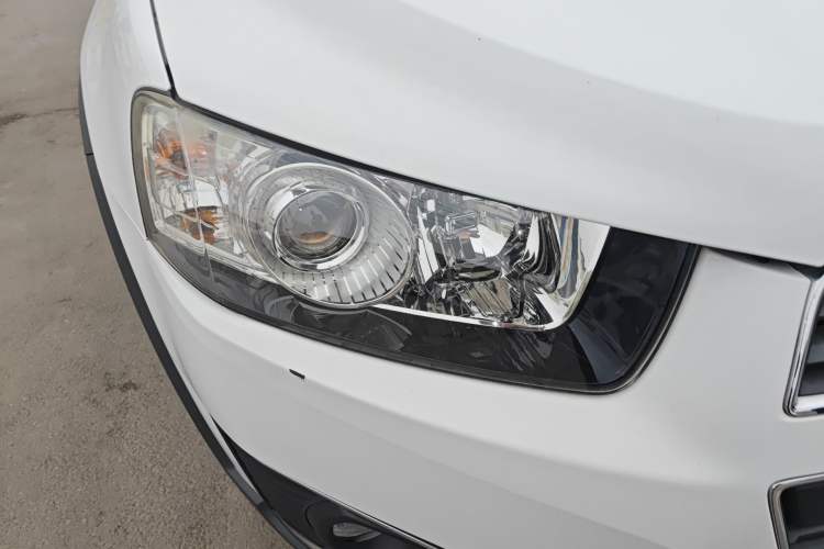 Used Chevrolet Captiva 2017 2.4L Two-Wheel Drive Luxury Edition 7 Seats Right Front Headlight