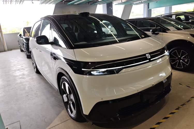 Used Zeekr MIX 2025 Intelligent Driving Version Front Right 45 Deg