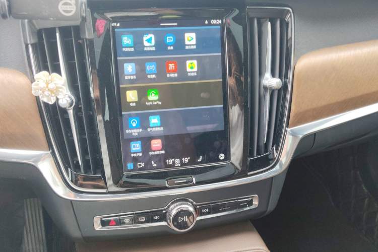 Used Volvo S90 2022 B5 Zhiyi Luxury Edition Audio And AC Panel