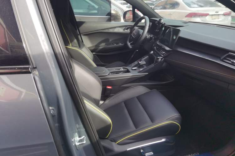 Used Lynk & Co 06 2023 Remix 1.5T Dynamic Halo
