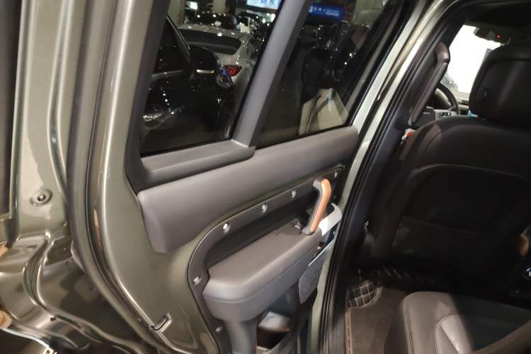 Used Land Rover Defender 2023 Facelift 110 3.0T P400 X-DYNAMIC HSE Interior 8