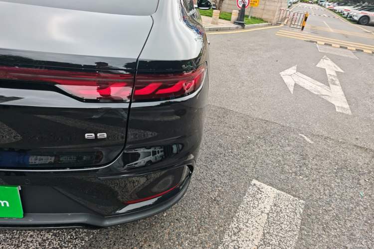 Used BYD e9 2025 Model 506 Luxury Version Exterior 3