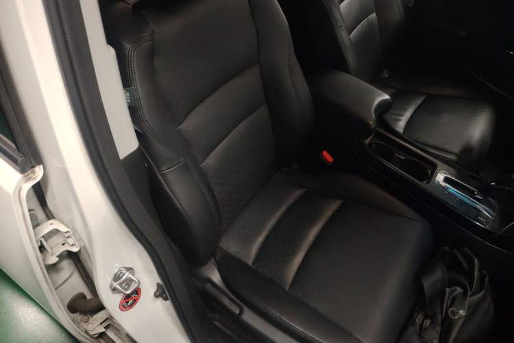 Used Honda Jade 2017 210 TURBO CVT Luxury Edition 5 Seats Right Front Seat