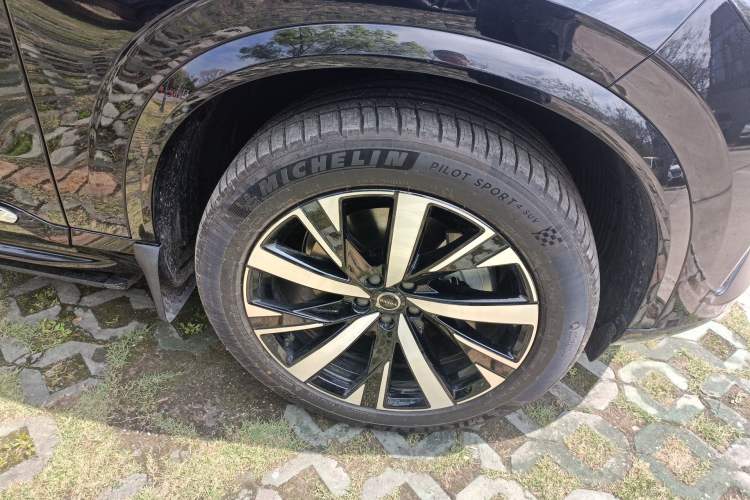 Used Volvo XC90 2026 B5 All-Wheel-Drive Smart Comfort Luxury 5-Seater Right Front Wheel Hub