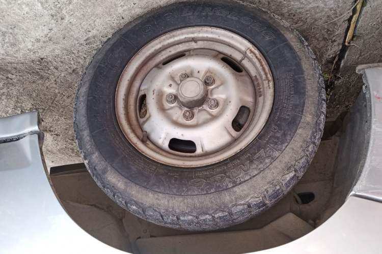 Used Soueast Delica 2008 2.0L Fashion Edition Right Front Wheel Hub