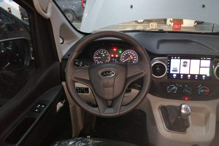 Used JAC Refine M3 2025 PLUS 1.5T Manual Classic Edition 7 Seats
