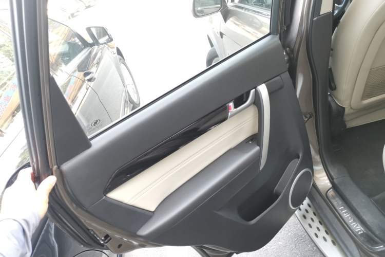 Used Chevrolet Captiva 2015 2.4L 4x4 Flagship Edition 7-Seater