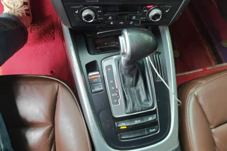 Used Audi Q5 2015 40 TFSI Technology Edition Gear Lever