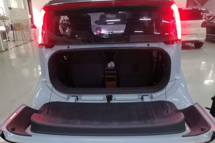 Used Wuling NAMMIEV 2021 Playful Model – High-Power Version Trunk