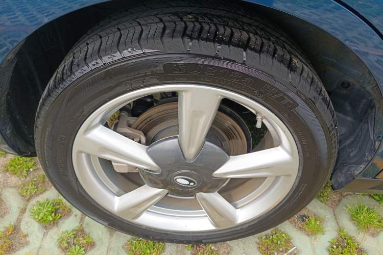 Used ORA Good Cat 2023 401 km Standard Range Luxury Version Lithium Iron Phosphate Right Rear Wheel Hub