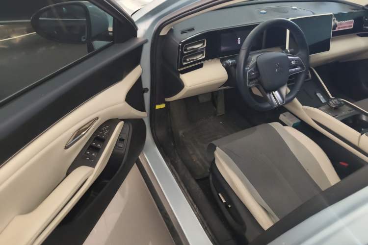 Used BYD Qin L 2024 DM-i 120KM Beyond Model
