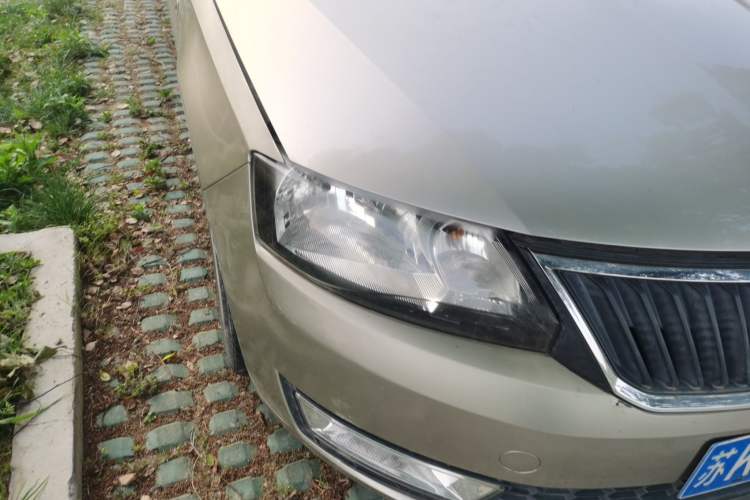 Used Skoda Rapid 2015 1.6L Automatic Smart Selection Model
