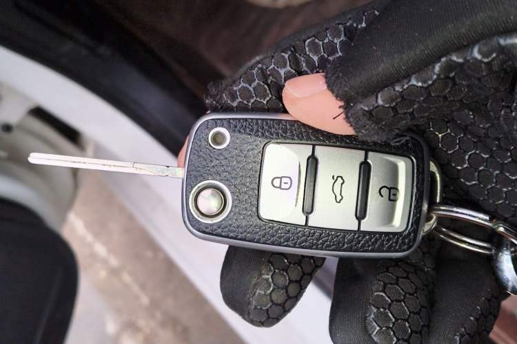 Used Volkswagen Jetta 2015 Zhuihui Edition 1.4L Manual Fashion Model Vehicle Key