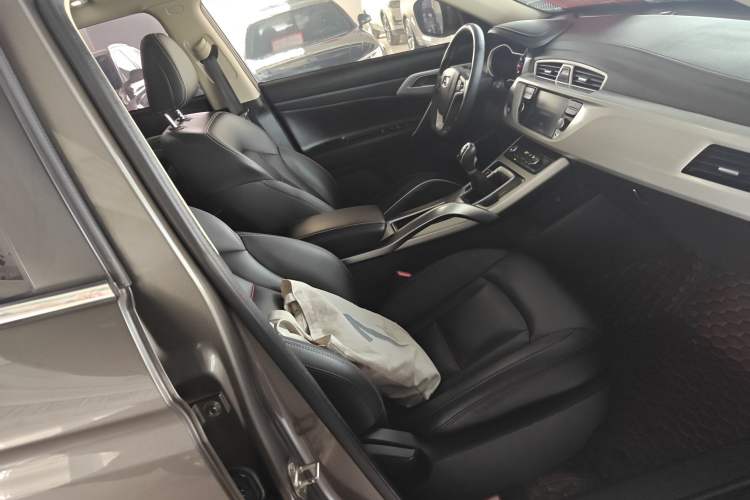 Used Geely Auto Emgrand X7 Sport 2018 2.0L Manual Two-Wheel Drive Zhiya Version Right Front Seat