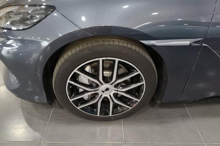 Used Denza Z9 2024 1100 km Four-Wheel Drive Max Version
