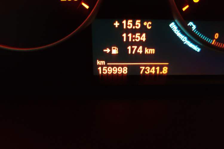 Used BMW 5 Series 2013 525Li Leading Model Odometer Close Up