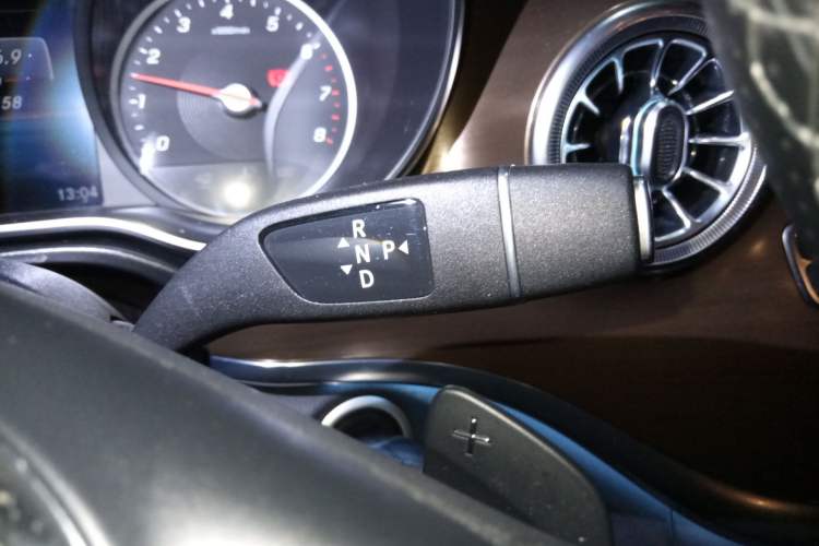 Used Mercedes-Benz V-Class 2022 V 260 Prestige Edition Gear Lever