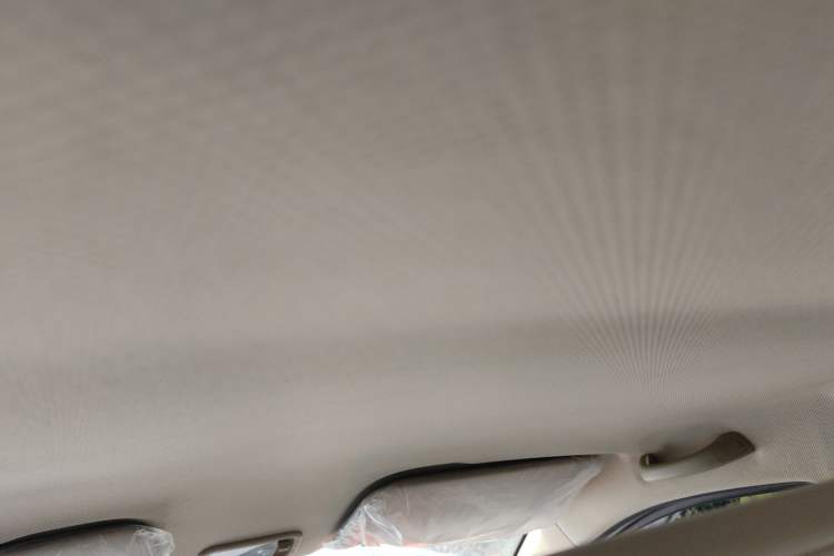 Used Wuling Hongguang V 2022 1.5L Jingqu Edition Enclosed-Window Vehicle with Electric Power Steering LAR Headliner