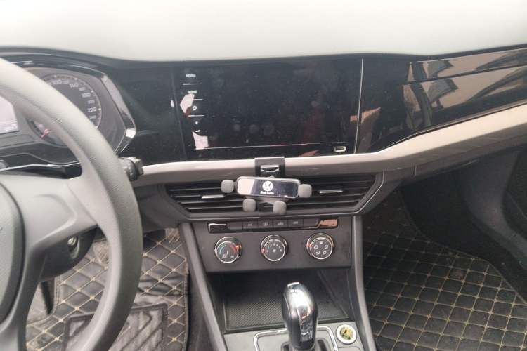 Used Volkswagen Bora 2021 1.5L Automatic Fashionable Smart Connectivity Version Audio And AC Panel