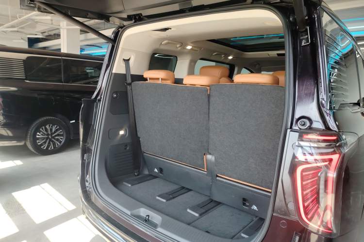 Used Hongqi HQ9 PHEV 2024 2.0T Four-Wheel Drive Business Edition
